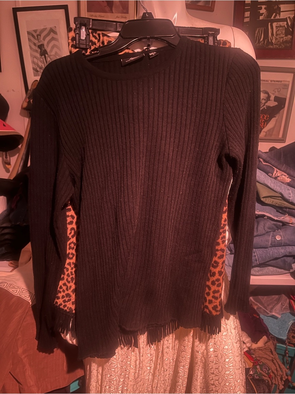 Ribbed Black Sweater Top with Leopardskirt